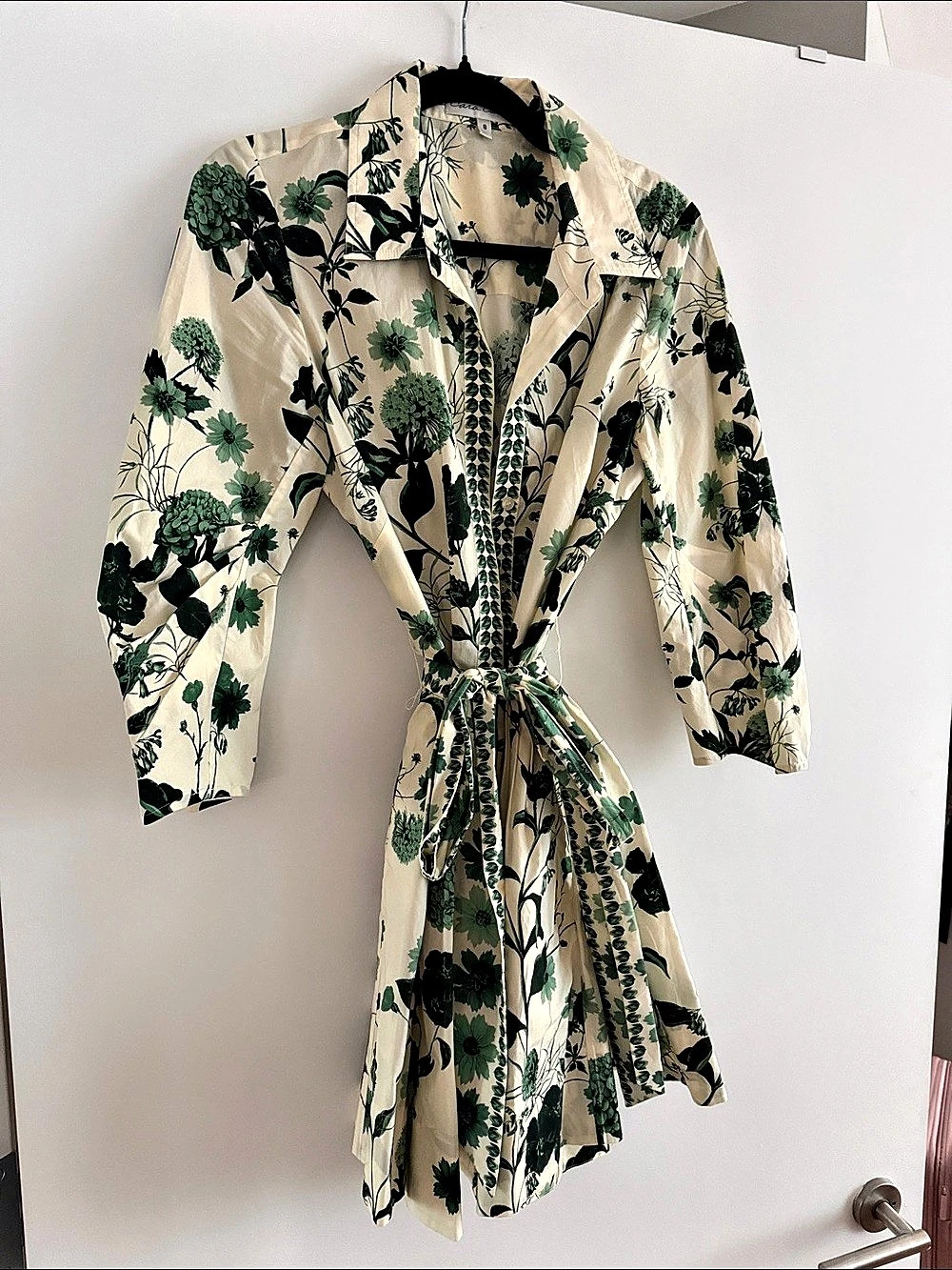 Ciao Cara Floral Mini Dress in Cream & Green Size 8 Like New